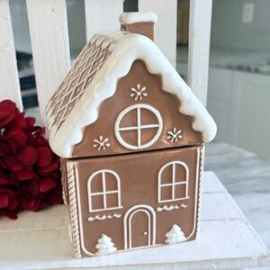 Target Bullseye Brown & White Gingerbread House Ceramic Cookie Jar